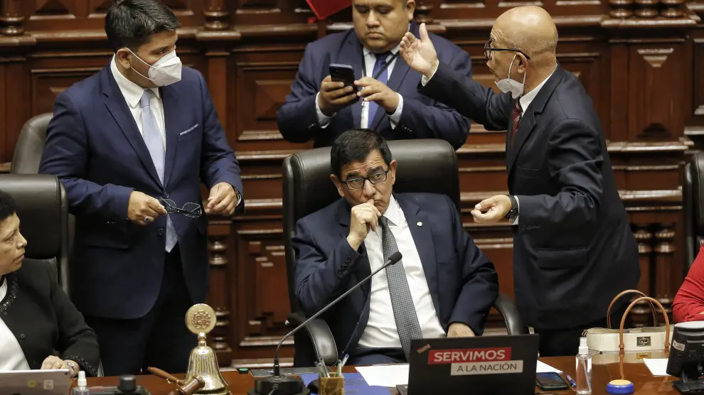 Congresistas en el parlamento peruano este miércoles