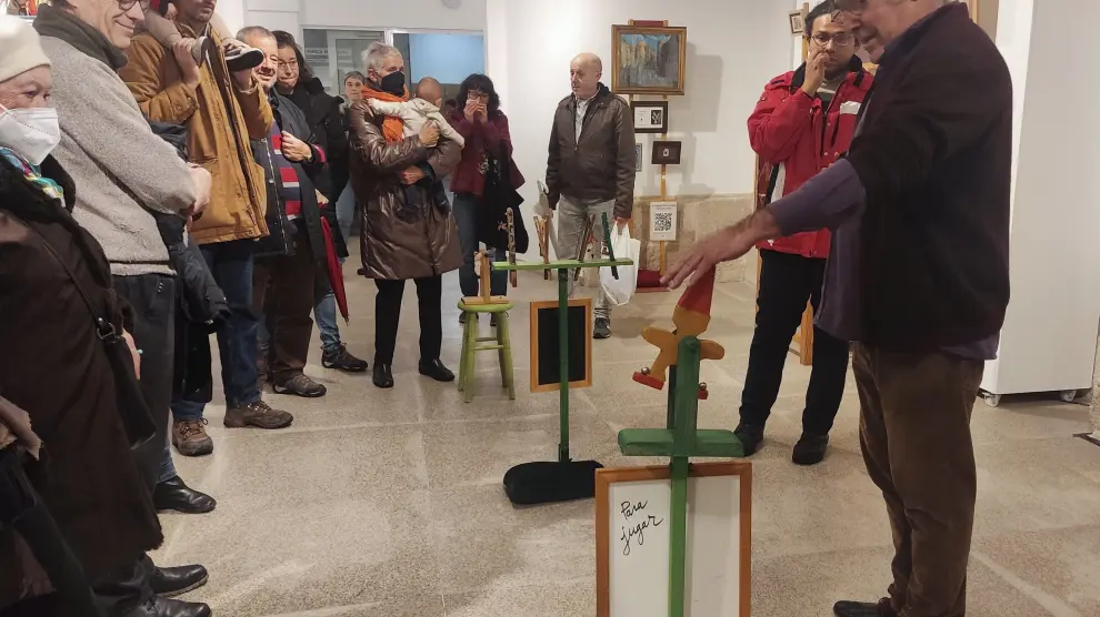 Paco Paricio, fundador de 'Los titiriteros de Binéfar' y comisario de la muestra, presenta la exposición de La Casa de los Títeres en Zamora.