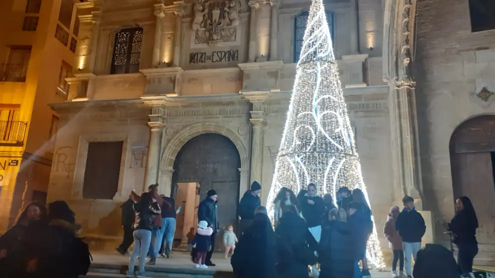 Árbol de Navidad en la plaza de España de Alcañiz