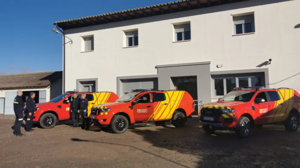 Recepción de los nuevos vehículos de bomberos de la Diputación Provincial de Huesca en la sede central del Speis.