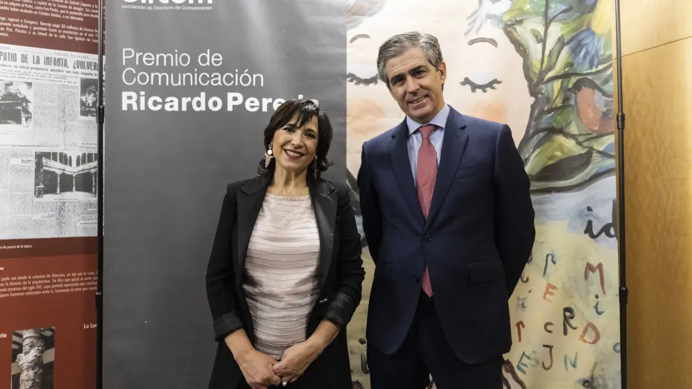 La presidenta de Dircom en Aragón, Mercedes Gracia Aldaz con Rafael Fernández de Alarcón, director de Marca, Patrocinios y Medios de Telefónica