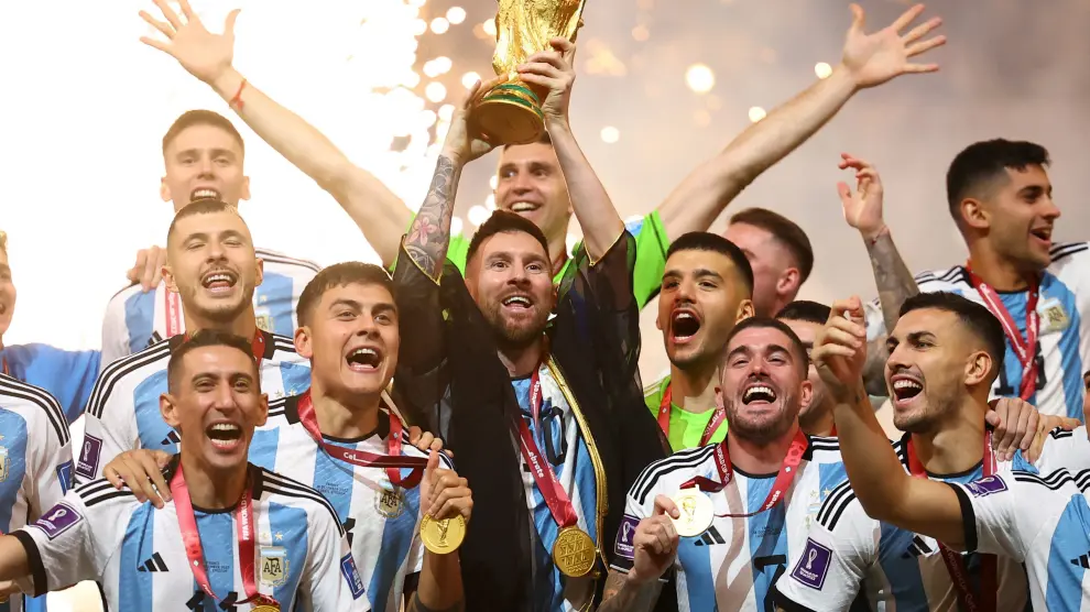 Los jugadores argentinos celebran su triunfo en el Mundial de Catar