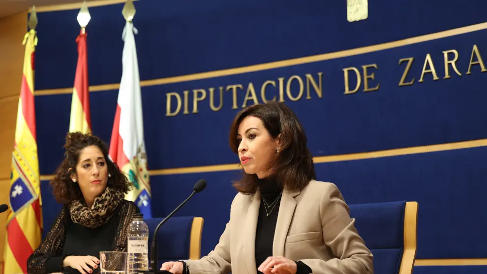 Elena García y Teresa Ladrero en la presentación de los presupuestos de la DPZ para 2023 este martes