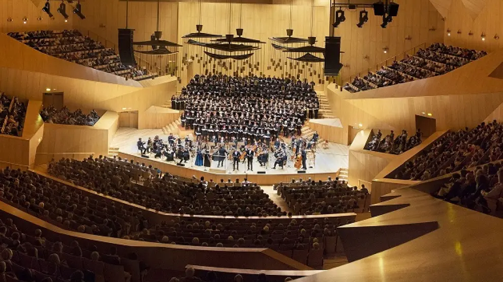 Gran concierto de Navidad de la Orquesta Reino de Aragón y el Coro Amici Musicae en la sala Mozart del Auditorio.