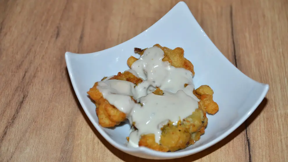 Buñuelos de alcachofa con salsa de queso Roquefort

Buñuelos de alcachofa con salsa de queso Roquefort

Buñuelos de alcachofa con salsa de queso Roquefort