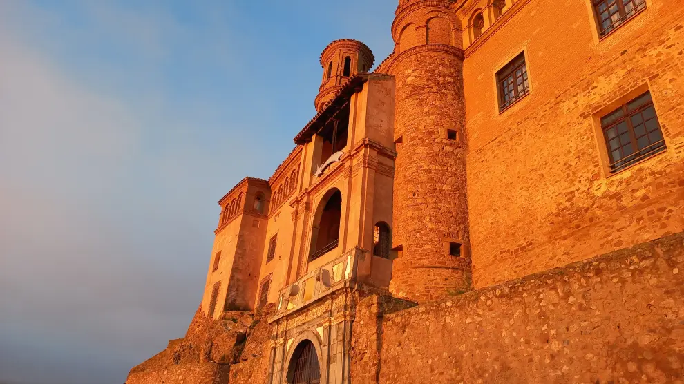 El castillo-palacio del Papa Luna en Illueca, también hospedería.