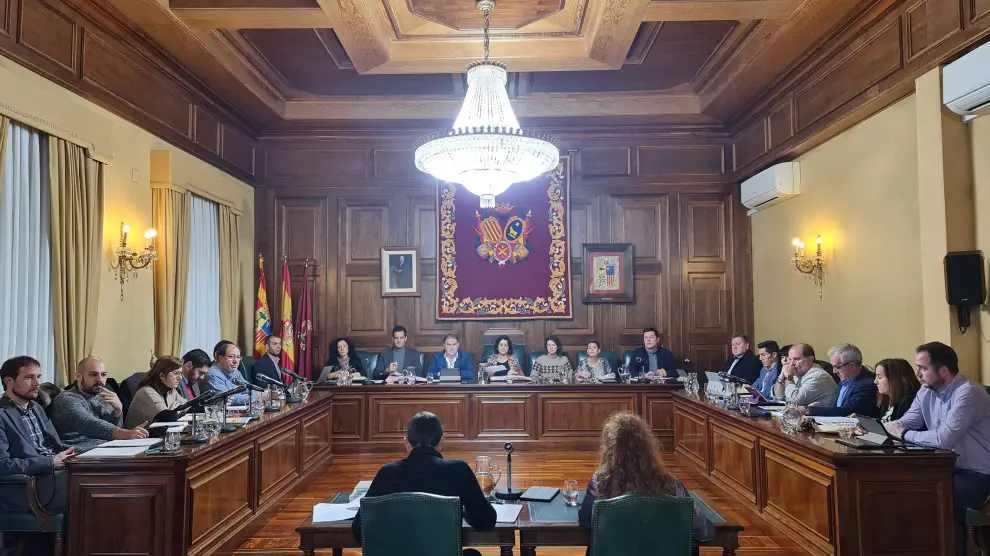 Un momento de la sesión plenaria celebrada ayer en el Ayuntamiento de la ciudad de Teruel.