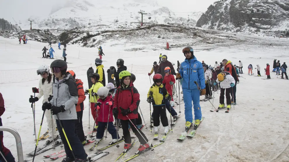 La estación de esquí de Formigal-Panticosa abrió este lunes 25 kilómetros para sus clientes.