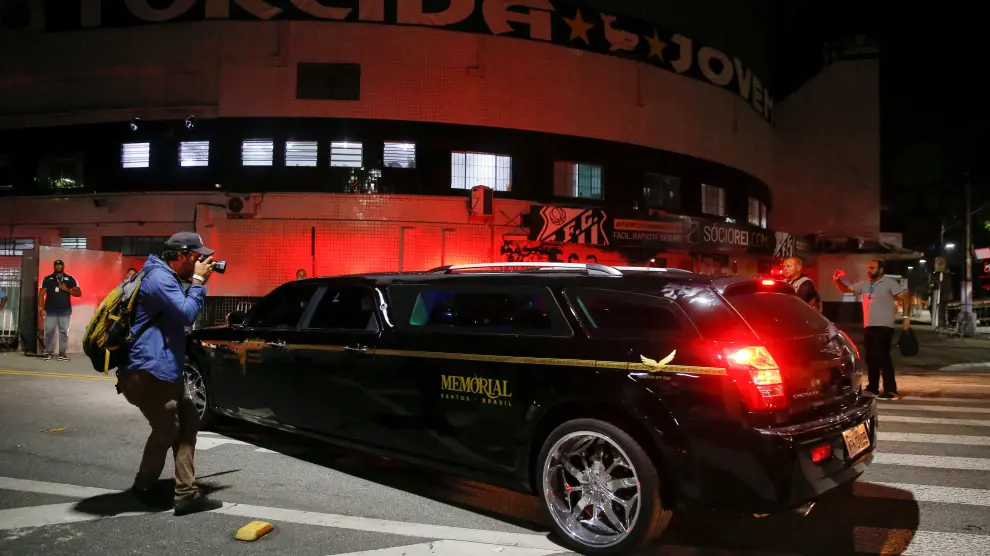 A vehicle transports the body of Brazilian soccer legend Pele, near the Vila Belmiro stadium in Santos, Brazil, January 2, 2023. REUTERS/Diego Vara SOCCER-PELE/