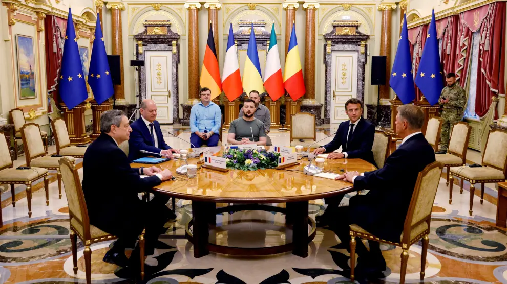 Klaus Iohannis junto a otros líderes en una foto de archivo.