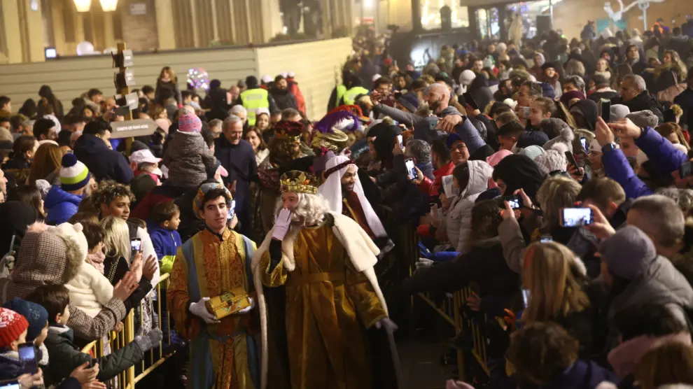Los Reyes Magos, en Zaragoza: la cabalgata cobra protagonismo por las calles de la ciudad