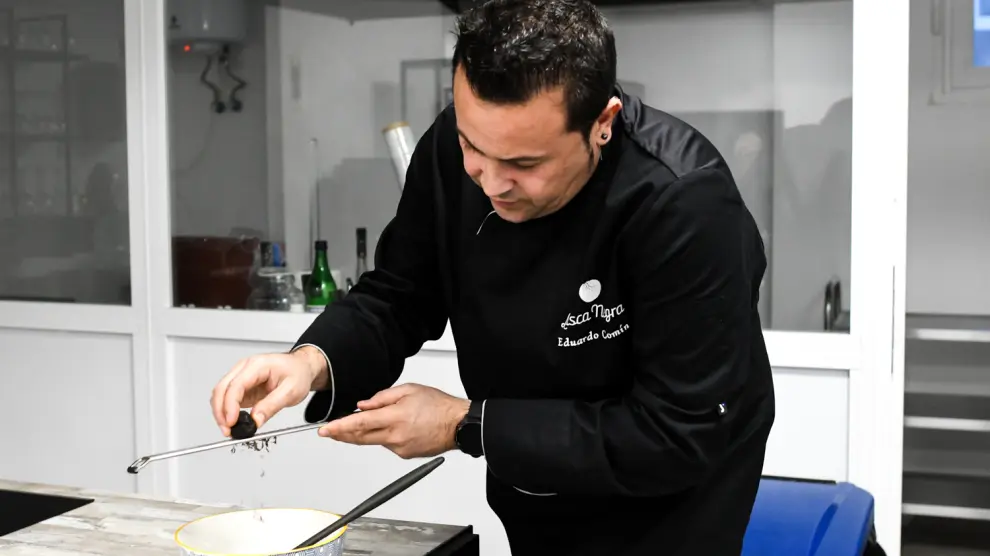 Eduardo Comín, cocinero que trabaja con trufa negra.