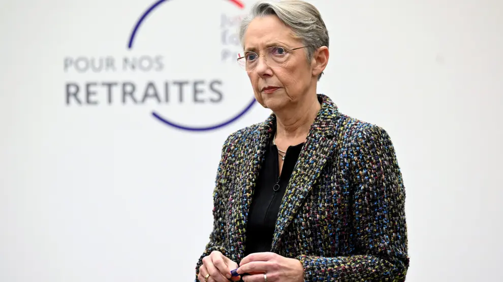 La Primera Ministra Elisabeth Borne ha anunciado esta medida. FRANCE POLITICS GOVERNMENT LABOUR PENSIONS