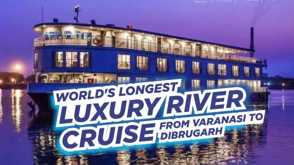 Cartel promocional del crucero fluvial más largo del mundo en la India.