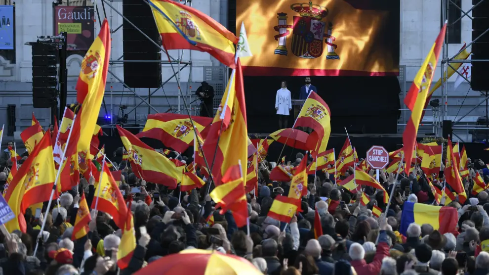 Miles de personas se manifiestan en Madrid contra el Gobierno de Pedro Sánchez