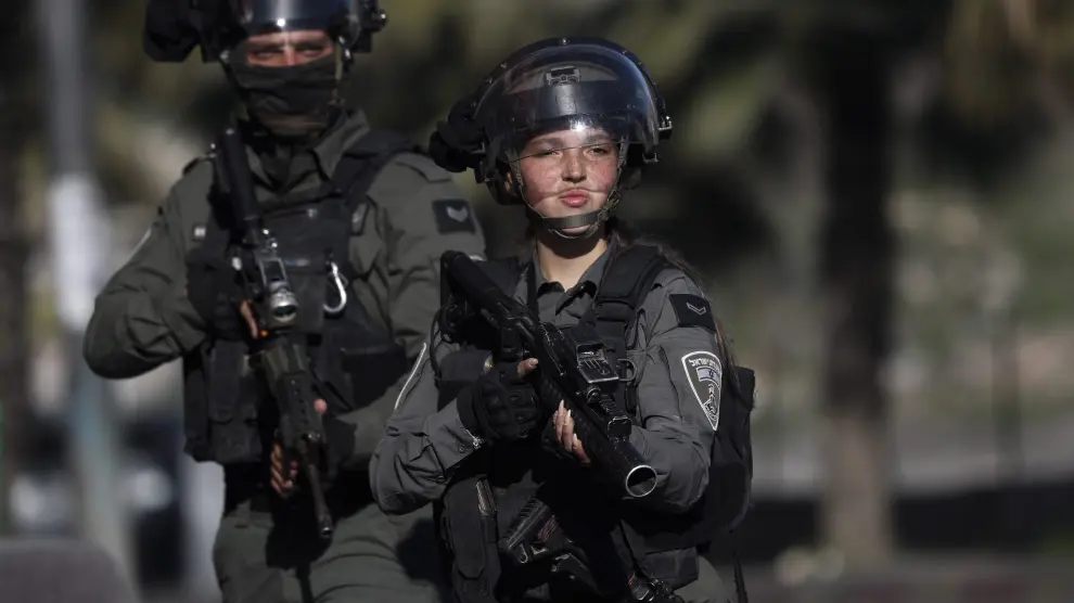 Dos policías israelíes armados