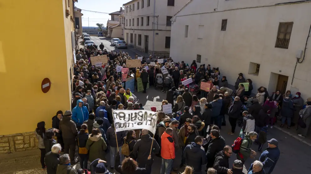 Concentracion en Sarrion en protesta por la falta de pedietras en la comarca y el recorte en el servicio de ambulancias. Foto Antonio Garcia_Bykofoto_2. 28_01_23[[[FOTOGRAFOS]]]