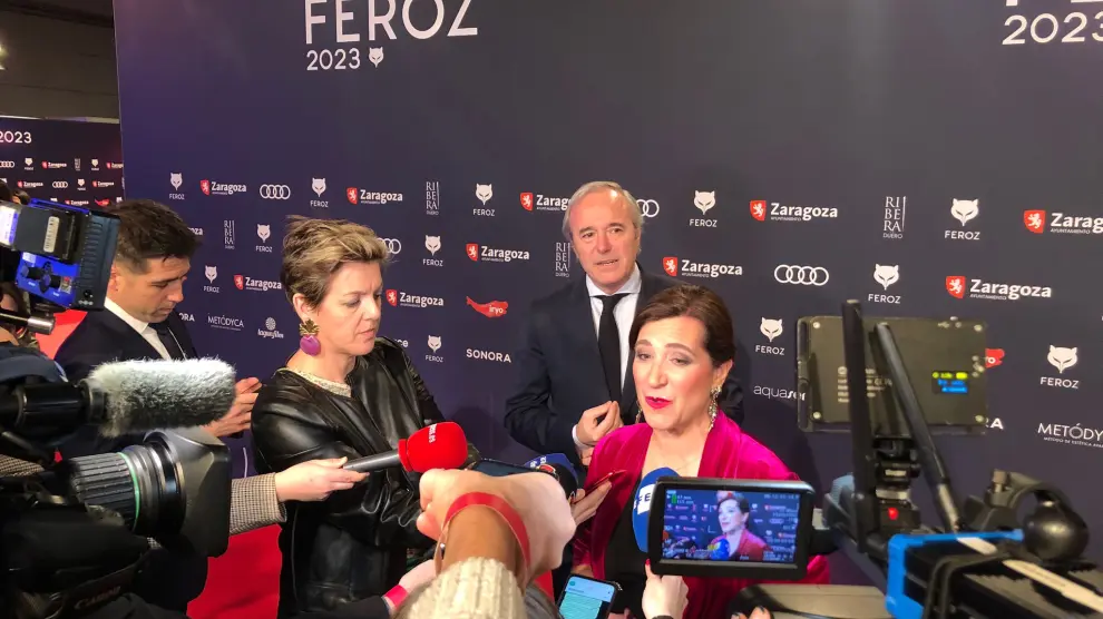 El alcalde, Jorge Azcón, y la vicealcaldesa, Sara Fernández, en los Premios Feroz.