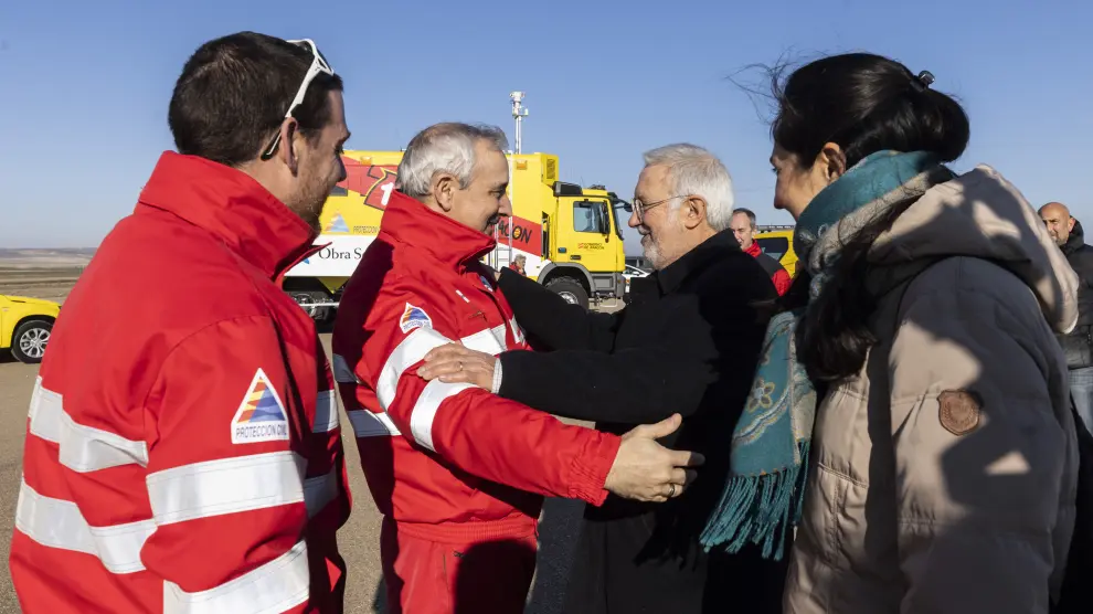 El médico y el rescatado se fundieron en un abrazo en el aeródromo de Villanueva de Gállego.