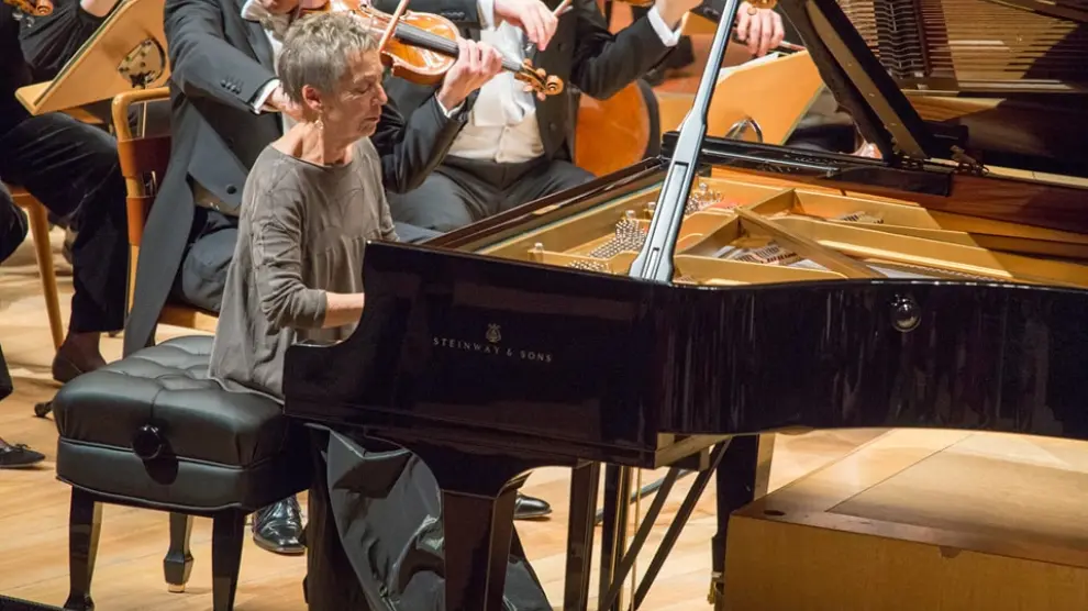 La pianista portuguesa Maria Joao Pires, durante el concierto de este martes en el Auditorio zaragozano.