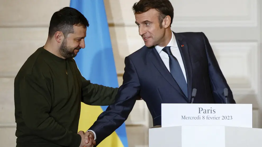 Ucraina, Macron accolglie Zelensky e Scholz all'Eliseo