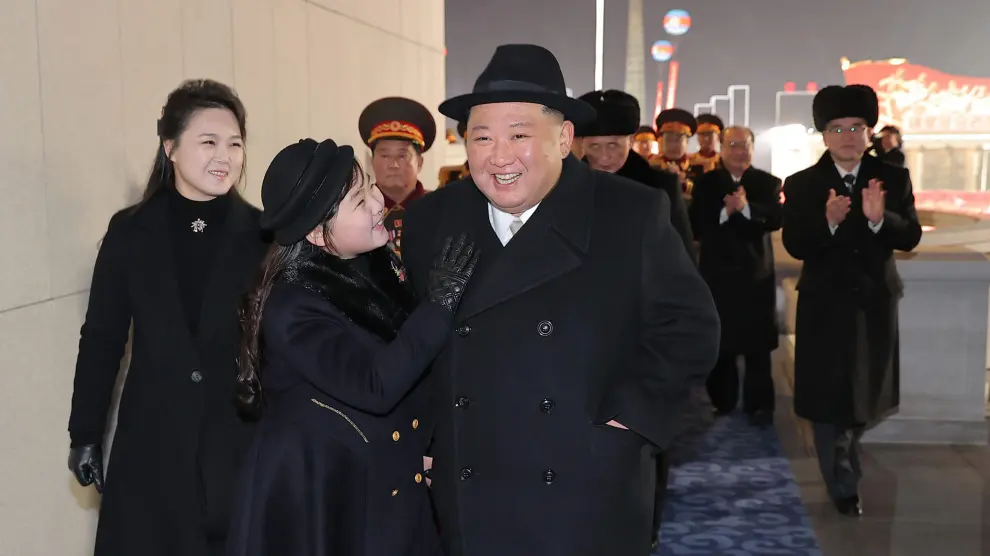 Kim Jong-un paseando junto a su hija