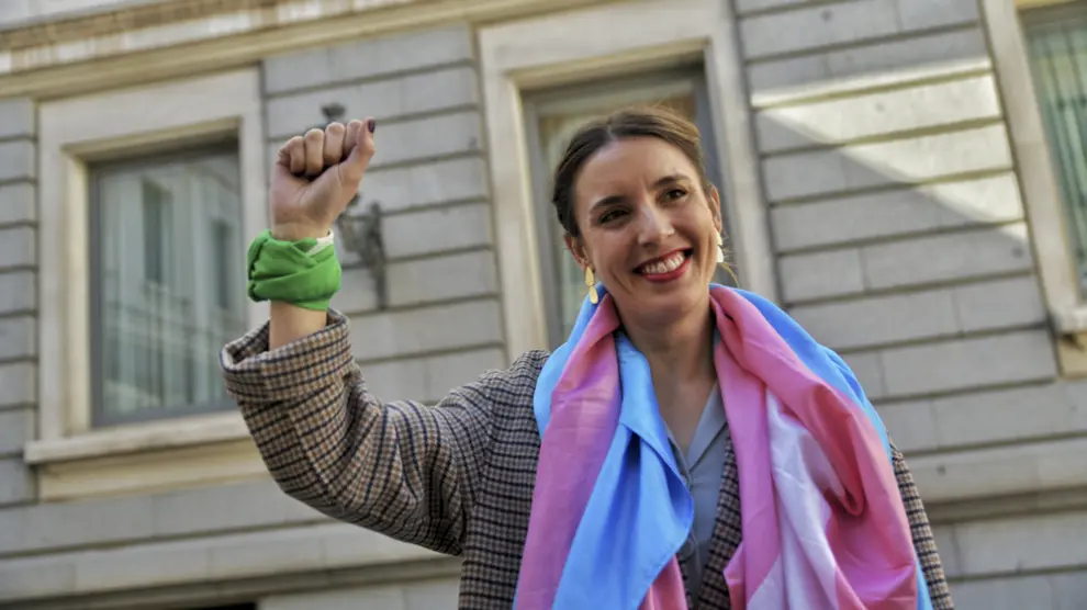 La ley trans sale adelante pese a las diferencias de PSOE y UP sobre menores