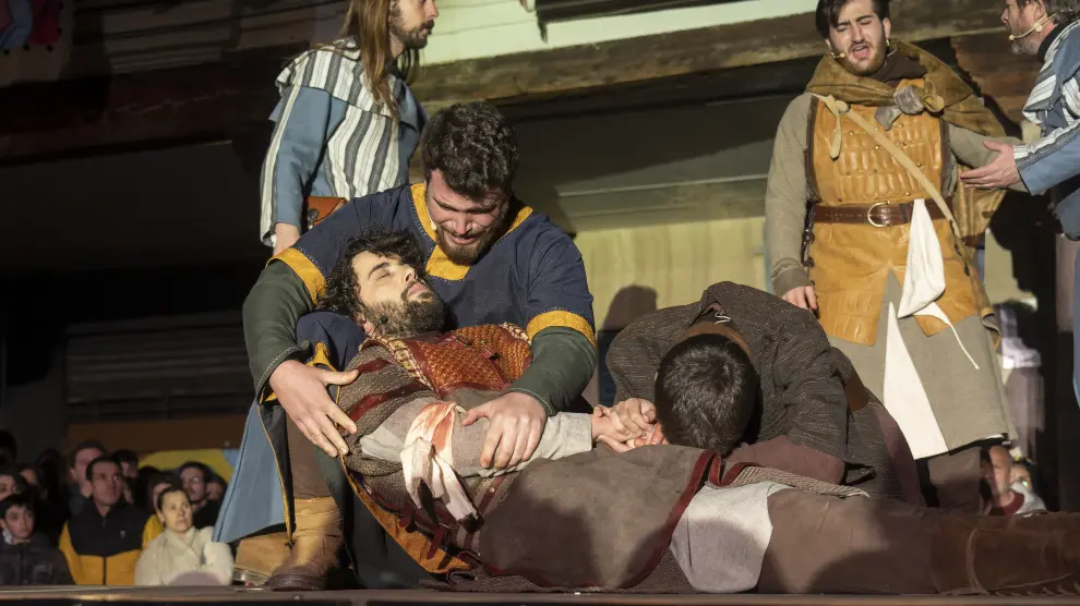 Escena de la llegada y muerte de Diego de Marcilla en las Bodas de Isabel de Segura. Foto Antonio Garcia_bykofoto. 18_02_23[[[FOTOGRAFOS]]]
