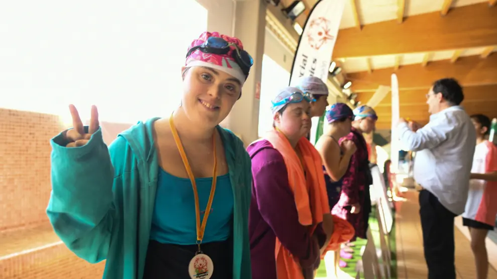 Una nadadora participante en el Campeonato de Aragón de Natación Special Olympics