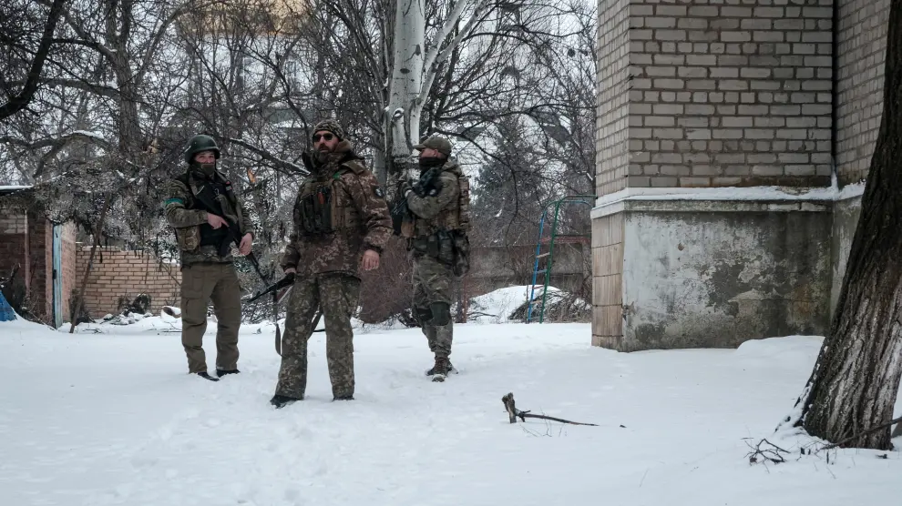 Soldados ucranianos en la ciudad de Bajmut.