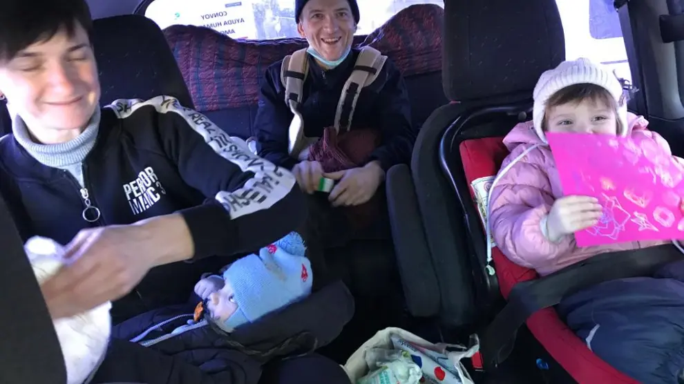 Maryna y Yarislav, refugiados ucranianos en el viaje en furgoneta a Zaragoza.Maryna y Yarislav, refugiados ucranianos en el viaje en furgoneta a Zaragoza.
