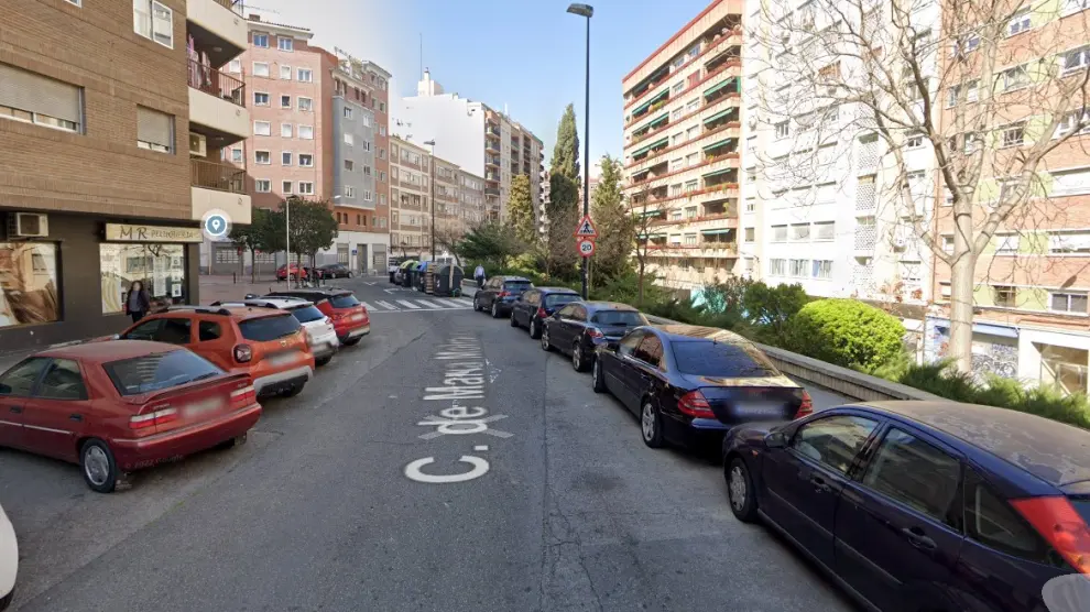 Doble atropello en un paso de peatones de la calle María Moliner de Zaragoza.