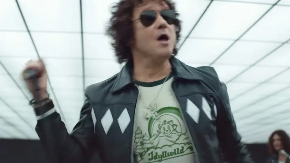 Enrique Bunbury, en el videoclip de 'Invulnerables'.