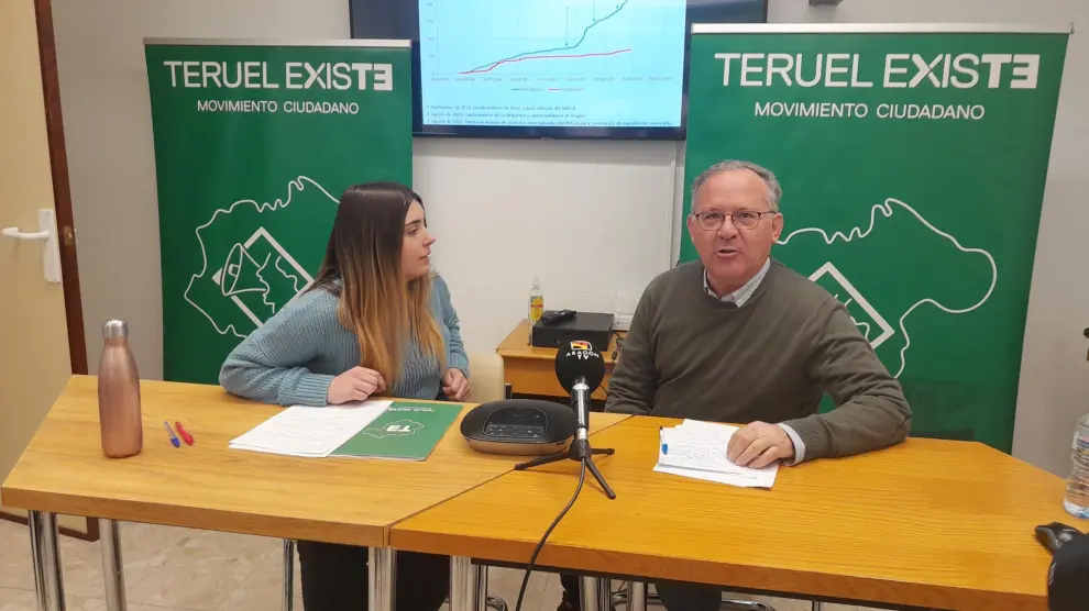 Ainhoa Gascón y Mariano Tomás, de Teruel Existe, en la rueda de prensa.