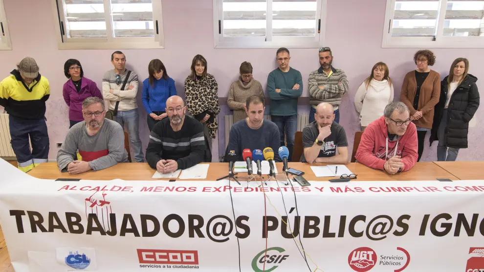 Rueda de prensa de los representantes sindicales del Ayuntamiento de Huesca este viernes.