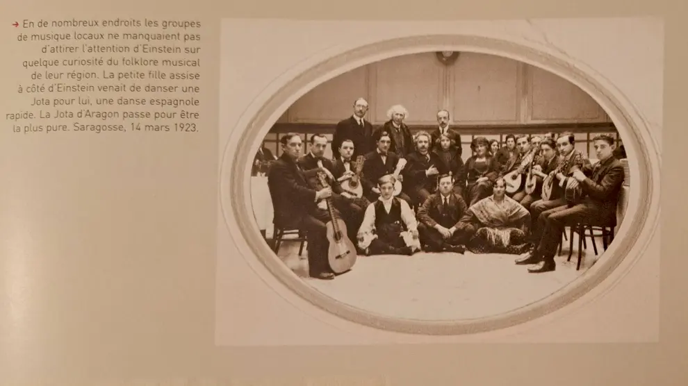 El 14 de marzo de 1923, último día de la estancia de Einstein en Zaragoza, una rondalla le ofreció una pequeña fiesta de despedida
