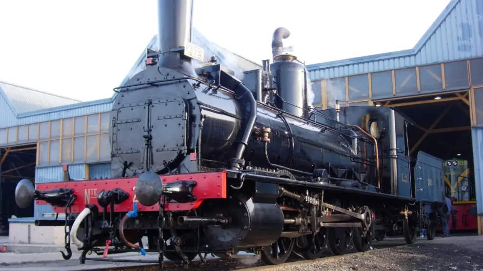 Locomotora de vapor Verraco que van a poder viajar en la misma al llegar a Venta de Baños (Palencia).