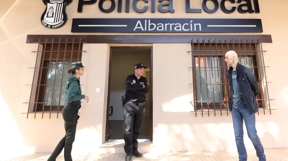 La entrada a la nueva comisaría de Policía Local de Albarracín.