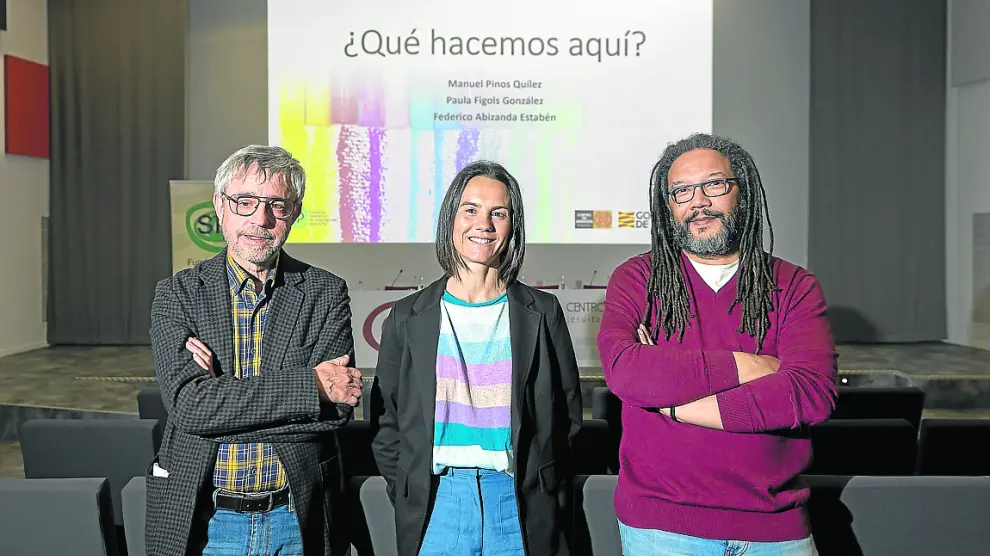 Manuel Pinos, Paula Figols y Federico Abizanda, autores del informe ‘¿Qué hacemos aquí?’.