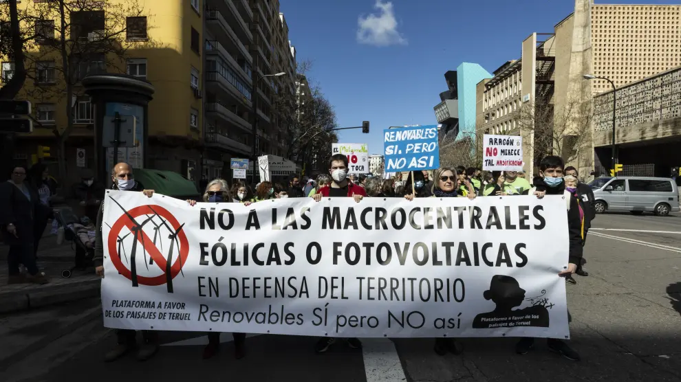 Manifestación en Zaragoza para rechazar las macroinstalaciones de renovables, hace un año.