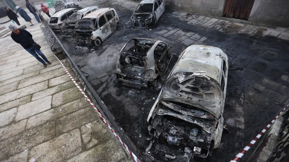 Casi 30 coches quemados en Tui (Pontevedra) por causa de actos vandálicos