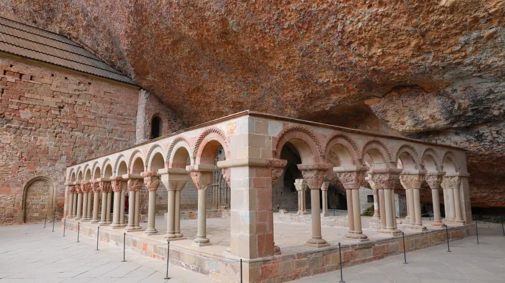Las arquerías del claustro de San Juan de la Peña lucen tras su restauración.