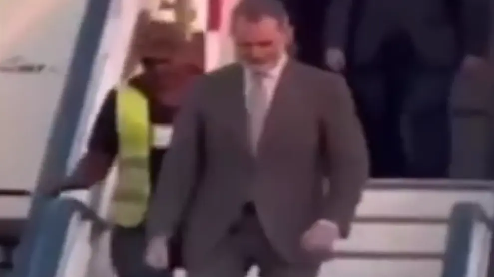Imagen del Rey bajando del avión compartida en redes sociales