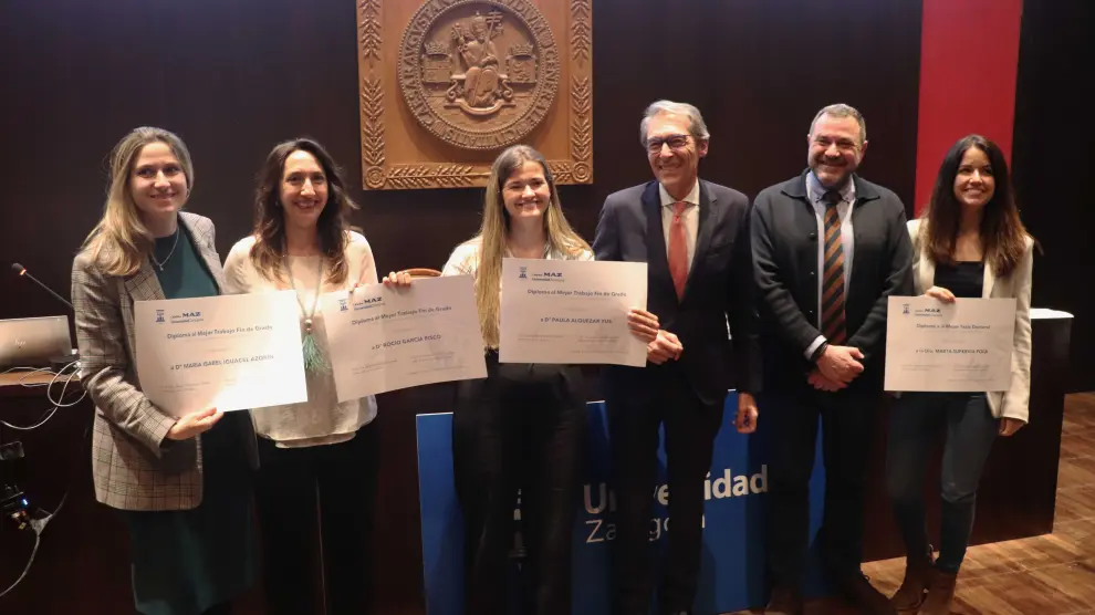 Las dos entidades han premiado los trabajos de Paula Alquézar, Rocío García, María Isabel Iguacel y Marta Supervía.