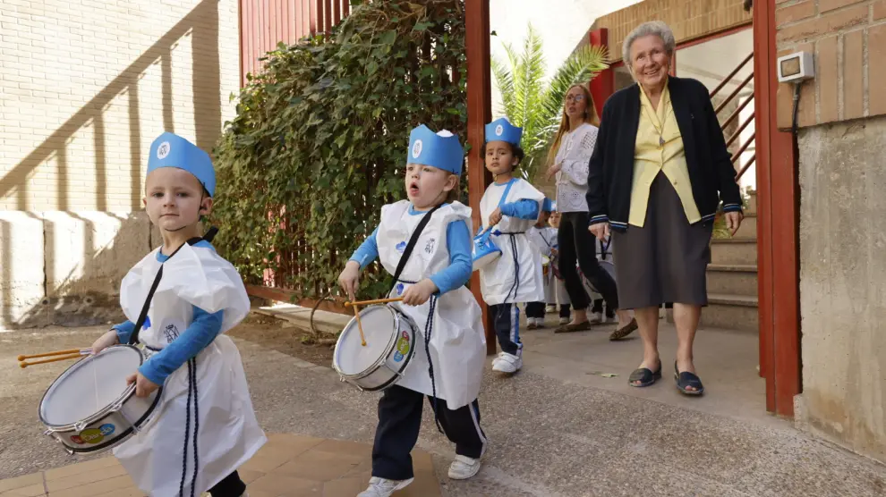 Procesión infantil de los alumnos de Escolapias Calasanz en Zaragoza