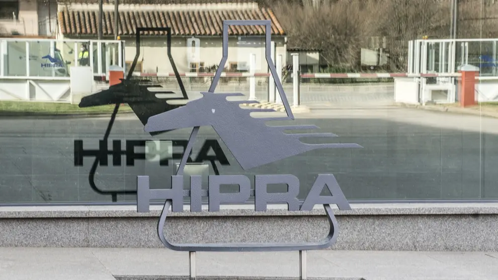 Archivo - Símbolo de Hipra en su sede