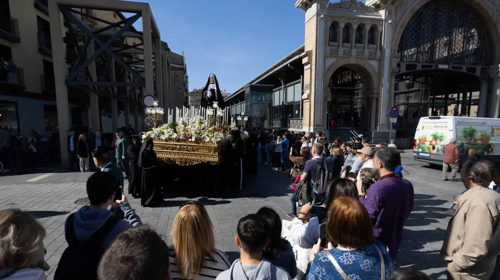 Fotos de la procesión de las Esclavas el Sábado Santo en Zaragoza
