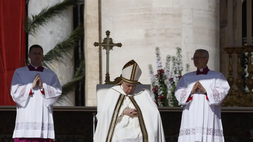 Pope Francis leads Easter Mass