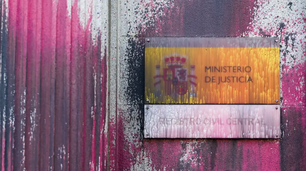 Acto vandálico en la fachada del Ministerio de Justicia