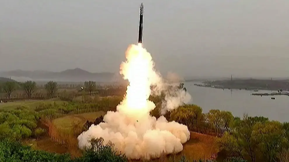 Corea del Norte anuncia que posee nuevo misil de largo alcance de combustible sólido